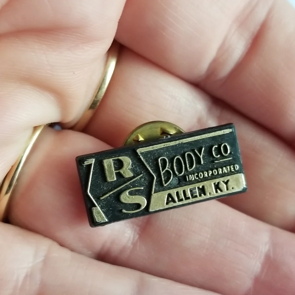 Vintage R/S Body Co. Inc lapel pin brooch brown gold Godwin truck Allen KY